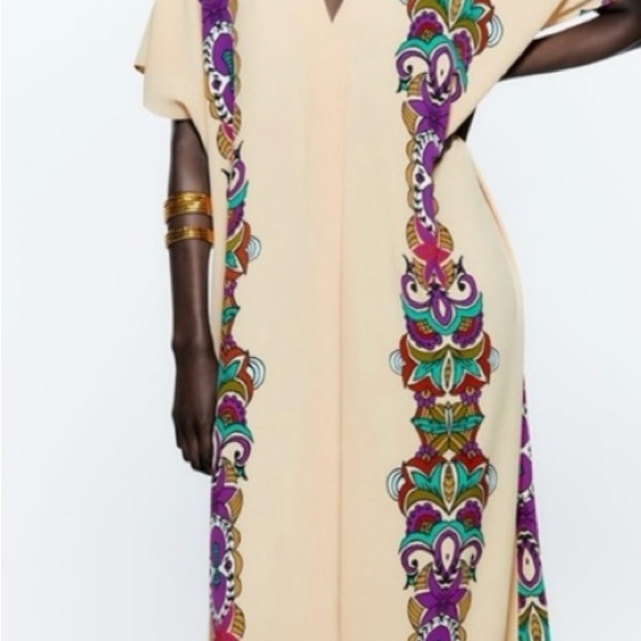 NWT Zara Cream and White Sleeveless V-Neck Resort Wear Kaftan Dress - Picture 1 of 8
